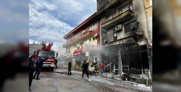 Sinop'ta motosiklet tamirhanesinde yangın: Bir kişi ağır yaralandı