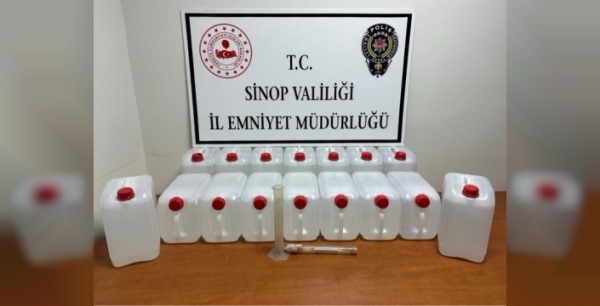 Sinop'ta nefes kesen operasyon: 2 bin 400 litre sahte alkole el konuldu!