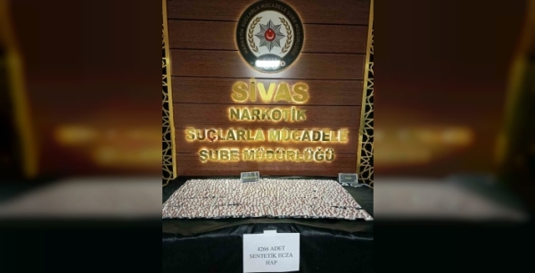 Sivas'ta büyük uyuşturucu operasyonu: Binlerce hap ele geçirildi