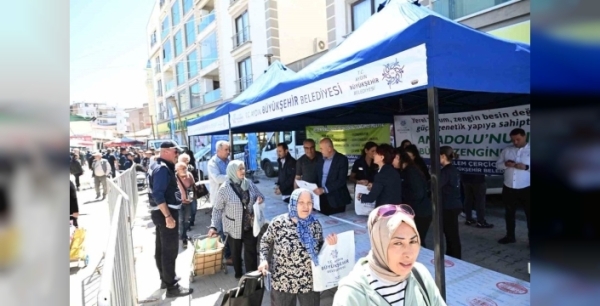 Söke'de Ata Tohumları Toprakla Buluştu: Binlerce Fide Vatandaşlarla Ücretsiz Buluştu