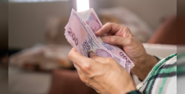 Sözleşmelilere yarı zamanlı çalışma hakkı geliyor