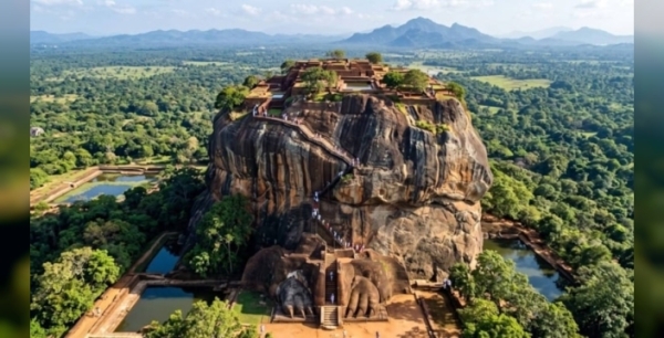 Sri Lanka'daki dev kaya üzerinde lüks bir saray inşası şaşkınlık yaratıyor