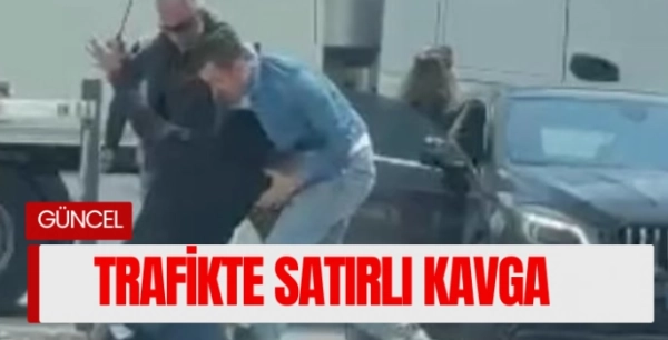 Trafikte satırlı kavga
