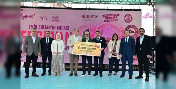 Yaşar Bayar, Bursa'nın fethi hikaye yarışmasında birincilik ödülünü kazandı