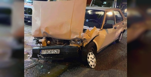 Yatağan'da ışıklarda korkunç kaza: 2 kişi yaralandı!