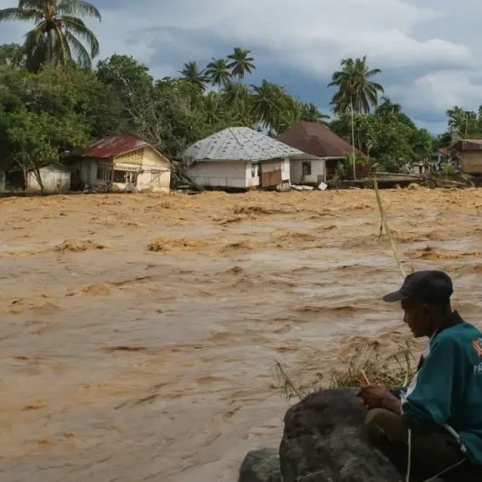 Endonezya'yı saran sel felaketi: 174 can kaybı, binlerce insan evsiz