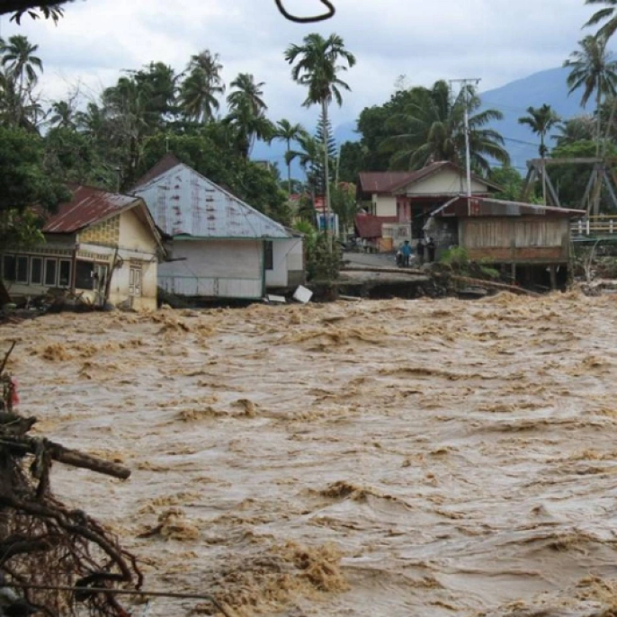 Endonezya'yı vuran sellerde can kaybı 16'ya yükseldi: Arama kurtarma çalışmaları sürüyor