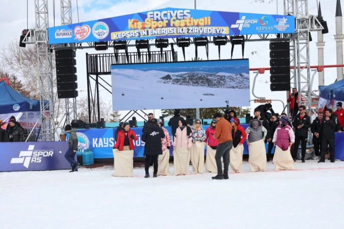 Erciyes'te Ziyaretçi Akını: 3 Milyon Kişi Dağın Büyüsüne Kapıldı!