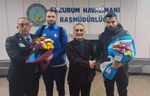 Adana'dan 3 puanla dönen Dadaşları havalimanı personeli karşıladı
