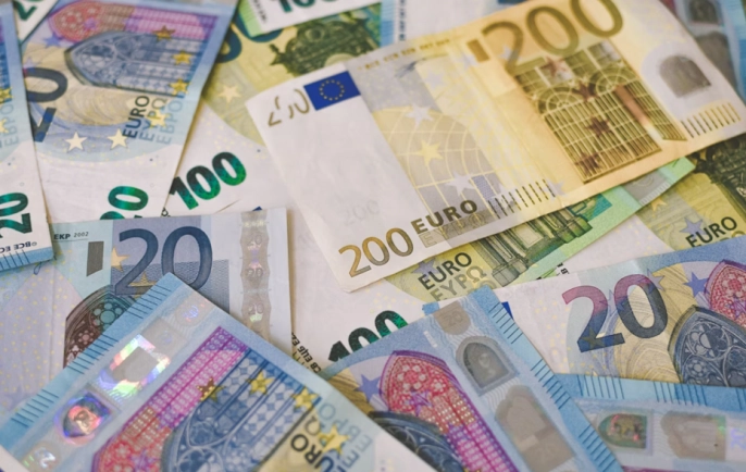 Euro, dolar karşısında 4,5 yılın zirvesine tırmandı: Dolar neden kan kaybediyor?
