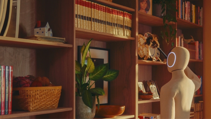 Ev robotu Neo, fabrika ve depo koridorlarında!