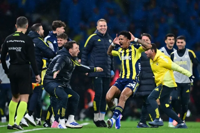 Fenerbahçe, Atatürk Olimpiyat'ta kupayı kaldırdı!