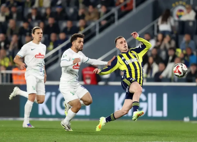 Fenerbahçe, Çaykur Rizespor'u ağırlıyor: 2-1 önde