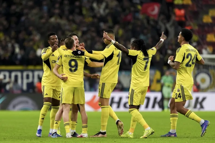 Fenerbahçe'de şok! Trabzon deplasmanına iki kilit isim damga vuramayacak