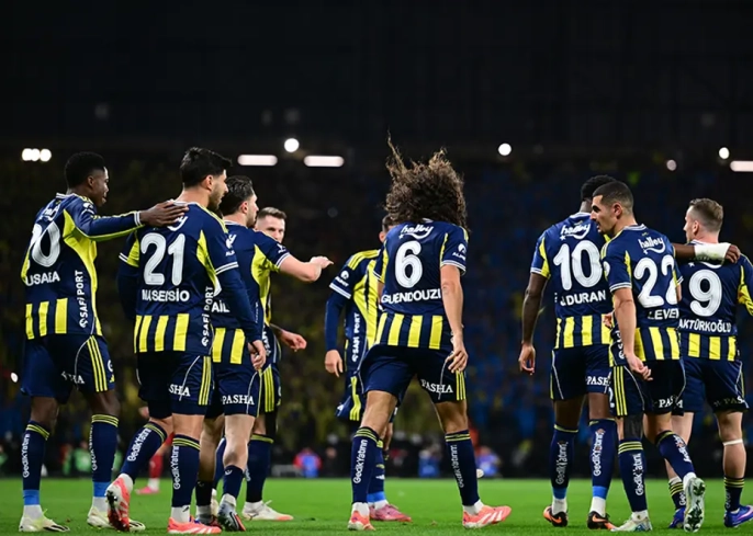 Fenerbahçe'den Alanyaspor maçı öncesi şaşırtan ilk 11 tercihi