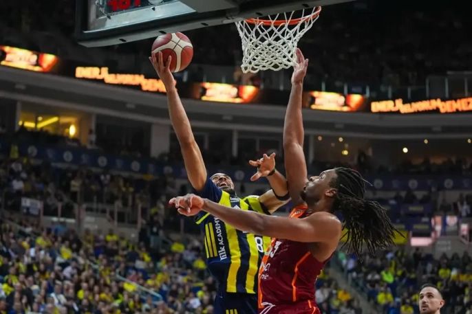 Fenerbahçe, Galatasaray'ı son saniyede yıktı! Derbi zaferi Baldwin'in basketiyle geldi