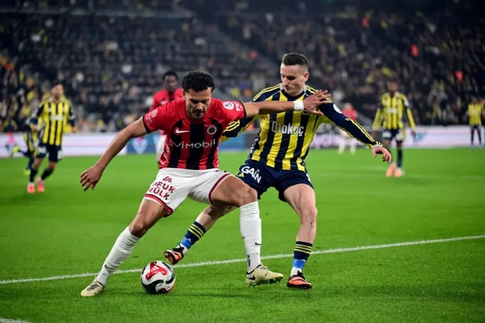 Fenerbahçe Kadıköy'de farka gitti, zirve yarışı kızıştı!