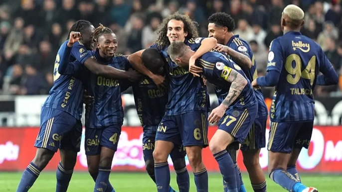Fenerbahçe, Rizespor karşısında liderlik yarışı için sahaya çıkıyor