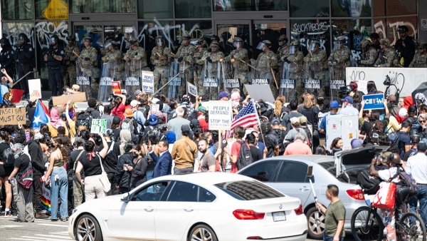 ABD'de eylemler sürüyor: Los Angeles'ta sokağa çıkma yasağı ilan edildi