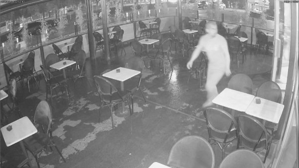 Adana'da havalandırma boşluğunda saklanan soyguncu kamerada