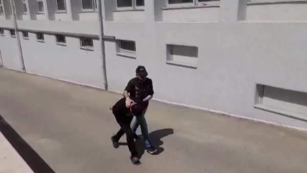 Adana'da uyuşturucu satıcısının 