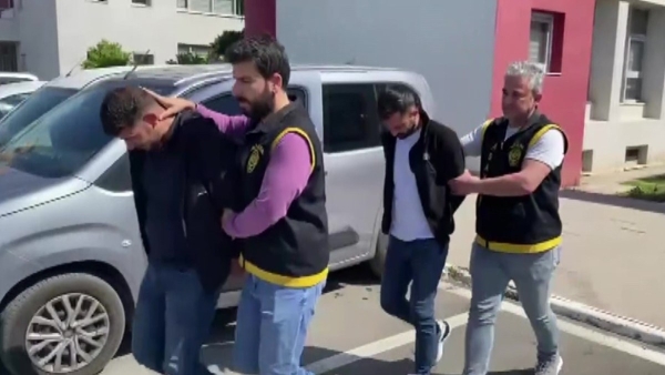 Adana'da 'vatandaşlık' vaadiyle 14 milyon TL'lik vurgun: 4 şüpheli tutuklandı