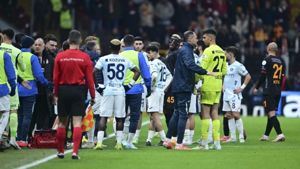 Adana Demirspor sahadan çekildi
