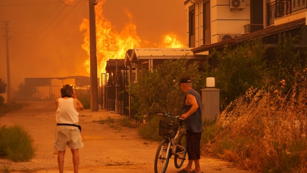 AFAD'dan yangından etkilenen afetzedelere yardım