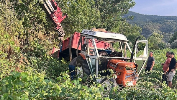 Amasya'da devrilen traktörün sürücüsü hayatını kaybetti