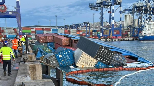 Ambarlı Marport Limanı'nda konteyner gemisi yan yattı