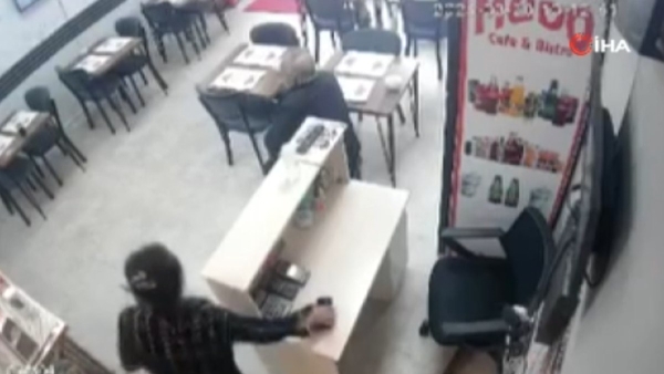 Ankara’da kafede telefon hırsızlığı güvenlik kamerasına yansıdı