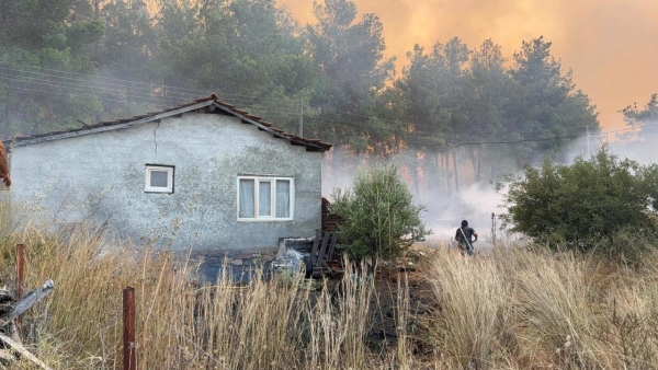Antalya'da orman yangını: Havadan ve karadan müdahale ediliyor