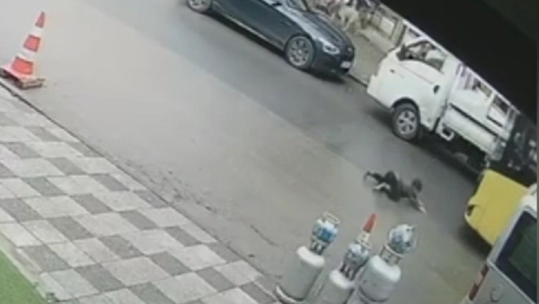 Ataşehir'de köpekten kaçan çocuğa İETT otobüsü çarptı