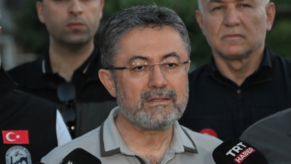 Bakan Yumaklı: 3 ildeki yangınlar kısmen kontrol altında