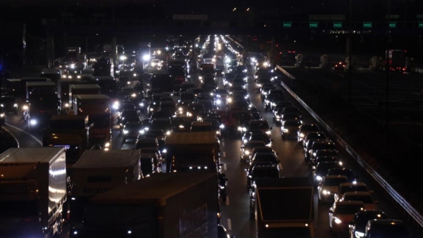 Bayram tatili göçü başladı: Trafik durma noktasına geldi