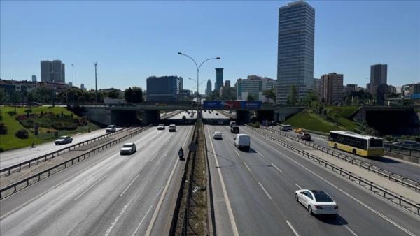 Bayramın ilk günü İstanbul'da yollar boş kaldı