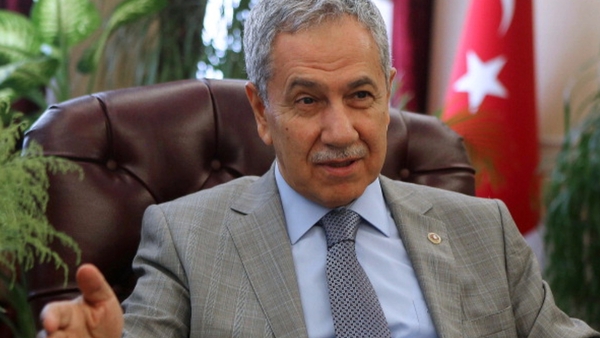 Bülent Arınç, İmamoğlu'nun tutuklu yargılanmasına karşı çıktı