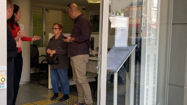 Burdur’da güvenlik görevlisi, yaşlı kadını 650 bin lira dolandırılmaktan kurtardı