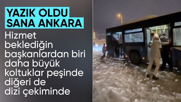 CHP'li Etimesgut Belediyesi yolları temizlemedi: Zıplayarak otobüsü ilerletmeye çalıştılar