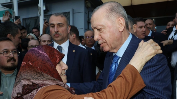 Cumhurbaşkanı Erdoğan, Antalya AK Parti Başkanlığı'nı ziyaret etti