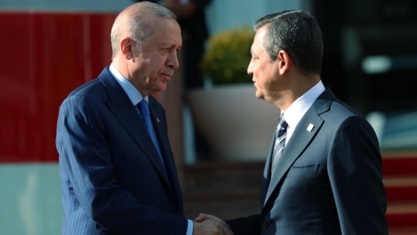 Cumhurbaşkanı Erdoğan'dan CHP Genel Başkanı Özel'e geçmiş olsun telefonu