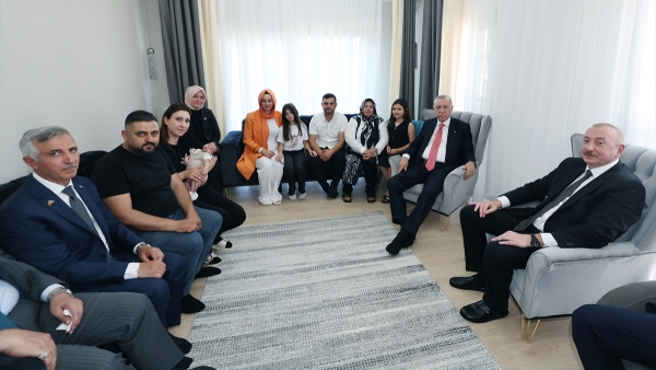 Cumhurbaşkanı Erdoğan ve İlham Aliyev'den depremzede aileye ziyaret
