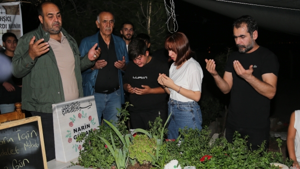 Diyarbakır'da tahliye edilen Güranlar, Narin'in kabrini ziyaret etti