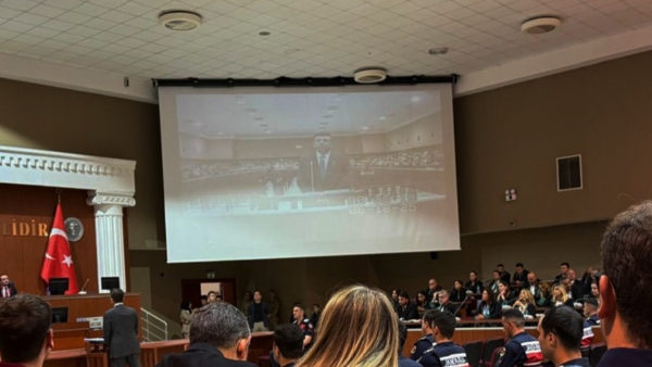 Ekrem İmamoğlu hakim karşısına çıktı: Mahkeme salonundan kareler yayınlandı