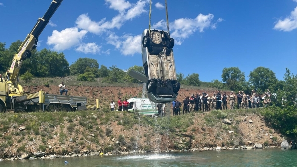 Erzincan'da kayıp şahsın cesedi, aracıyla su altında bulundu