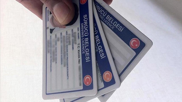 Eski tip ehliyetler yarından itibaren geçersiz sayılacak