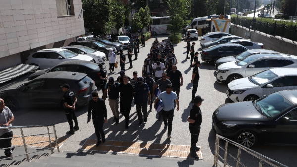 Eskişehir merkezli 3 ilde yüksek kâr vaadiyle dolandırıcılık operasyonu