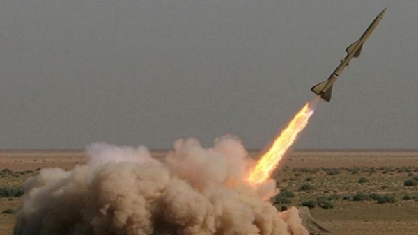 Husiler, Tel Aviv'de askeri hedefi balistik füzeyle bombaladı