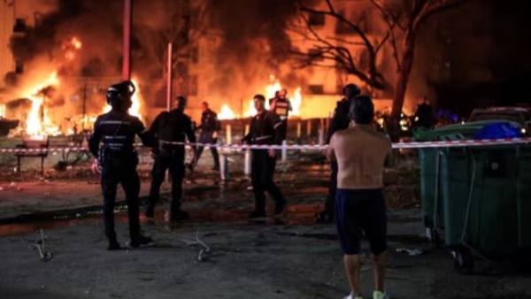 İran'dan İsrail'e: Tel Aviv'i boşaltın