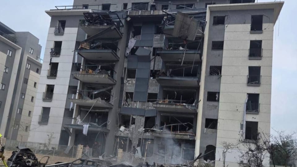 İran, İsrail'deki Microsoft binasını füzelerle vurdu